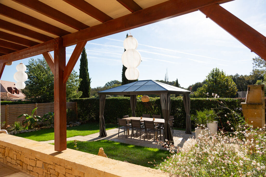 Maison Fleurie Achtertuin