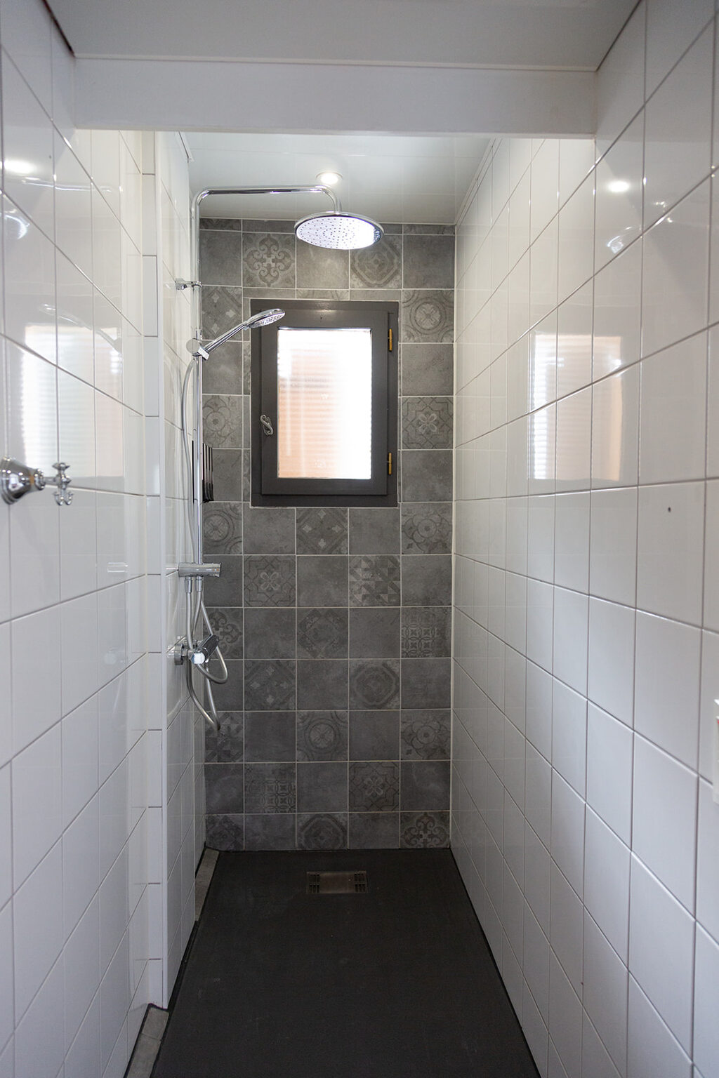 Maison Fleurie Badkamer Beneden
